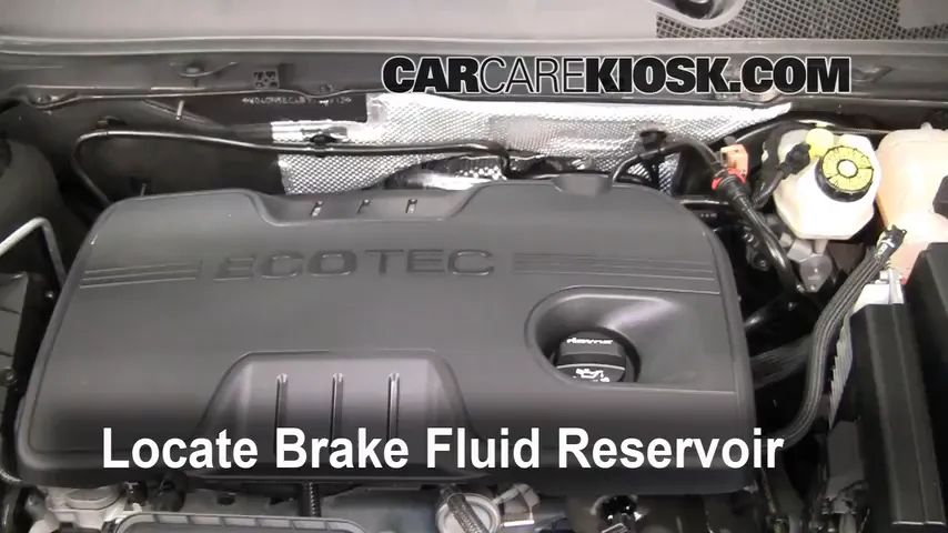 2011 Buick Regal CXL 2.4L 4 Cyl. Liquide de frein Contrôler le niveau de liquide de frein